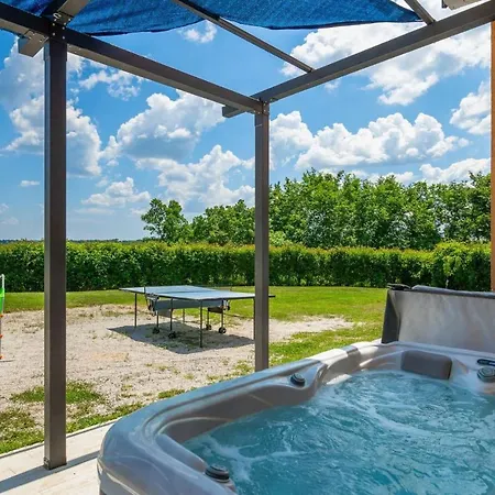 Villa Benjamin With Pool And Jacuzzi In *
