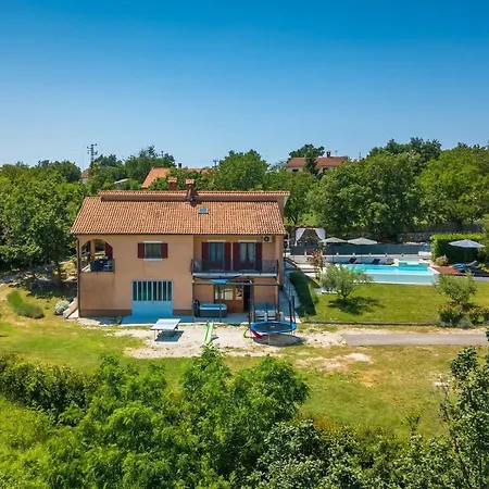 Villa Benjamin With Pool And Jacuzzi In