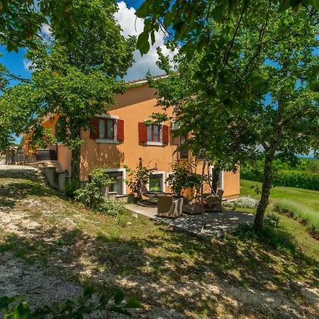 Villa Benjamin With Pool And Jacuzzi In *